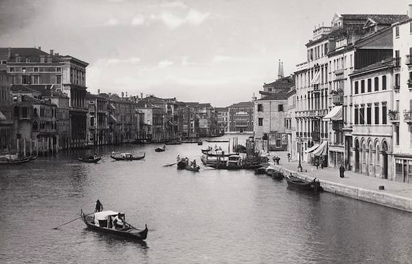 8. На этом фото...