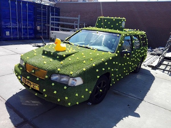 13. Когда уточка для ванны - для тебя целый мир, и ты готов сделать все для нее!