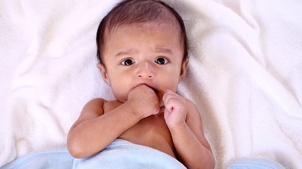 5. Разрез дёсен младенцам, у которых режутся зубы