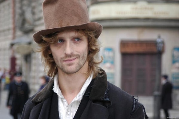 10. Сколько лет было Родиону Раскольникову - главному герою романа "Преступление и наказание" Достоевского, - когда его осудили за убийство старухи-процентщицы?