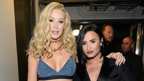 7. Игги знала о состоянии Деми и очень переживала за подругу: