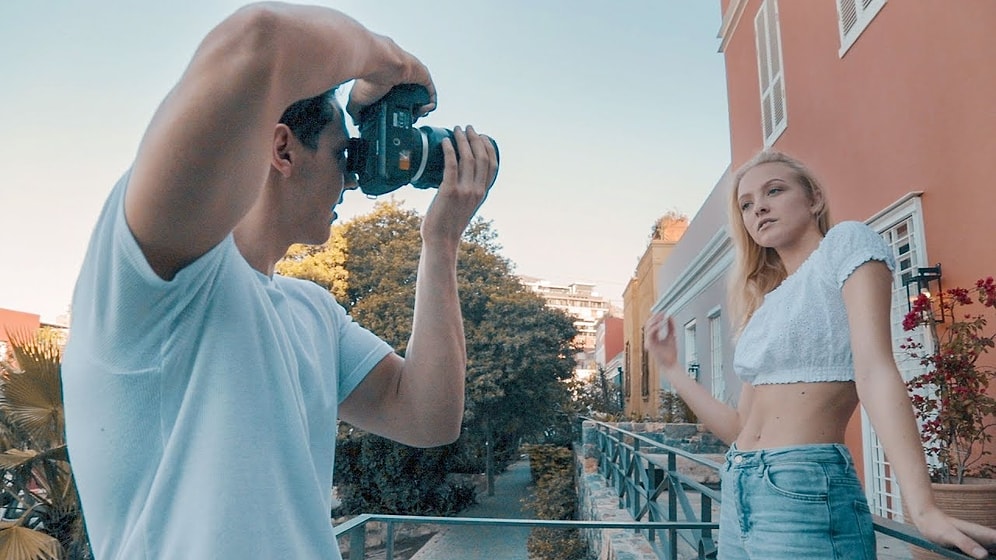 Aynı Modeli Aynı Yerde Fotoğraflayan 3 Fotoğrafçıdan Tarzın Önemini Vurgulayan Çalışma