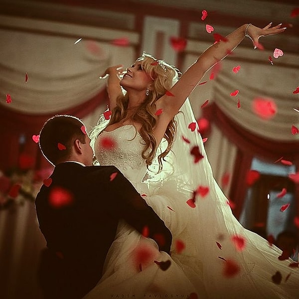 Для вашего свадебного танца идеально подойдет песня Эда Ширана — "Thinking Out Loud".