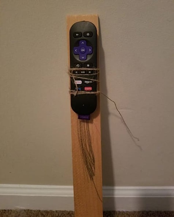 3. Ваши дети постоянно теряют пульт? Этот папочка нашел выход!