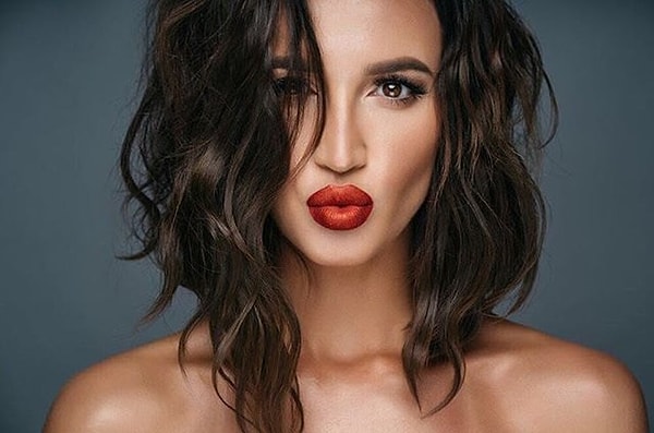 1. Приступим! Как думаете, сколько раз уже побывала замужем телеведущая бесконечного проекта "Дом-2" и певица Ольга Бузова?