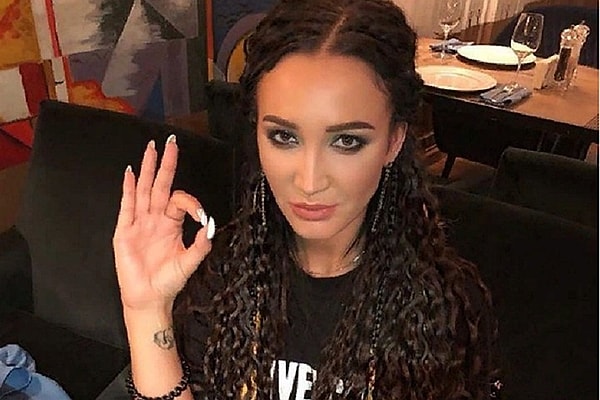 6. Ольга Бузова заработала "всего" 3,9 млн долларов, но зато она опережает всех коллег по количеству запросов в Яндексе.