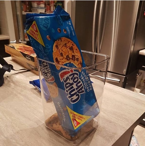 5. "-Дорогой положи печеньки в специальную банку. - Уже"