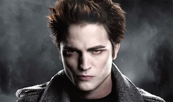 9. Роберт Паттинсон зачем-то взял себе нижнее белье Эдварда из фильма "Сумерки". Как-то даже неловко, Роберт.