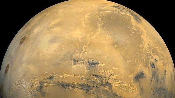 Dünya ve Mars'ın arasındaki ortalama mesafe 80,8 milyon kilometre. Ama bugün bu mesafe 57,6 milyon kilometreye kadar düşecek.