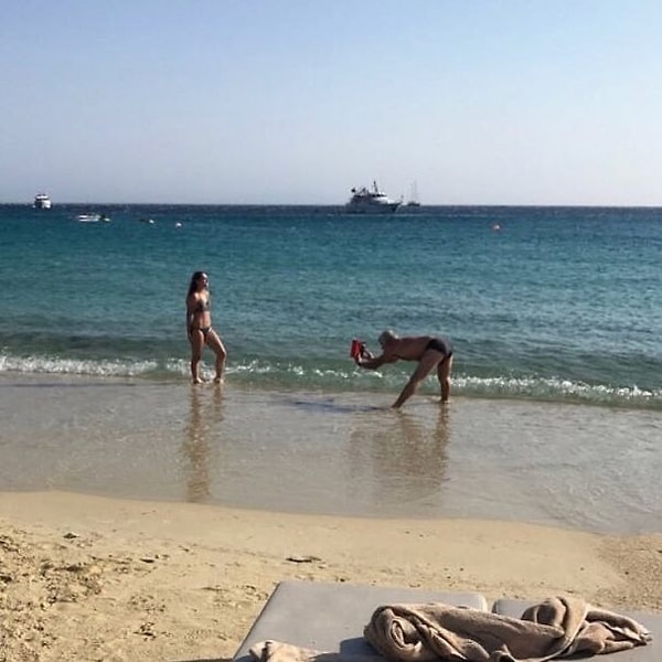 9. Для красивого снимка своей любимой в Инсту еще и не так выгнешься