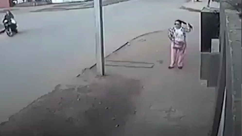 Zeka Dolu Hareketiyle Kapkaççıyı Pazara Yollayan Kadın