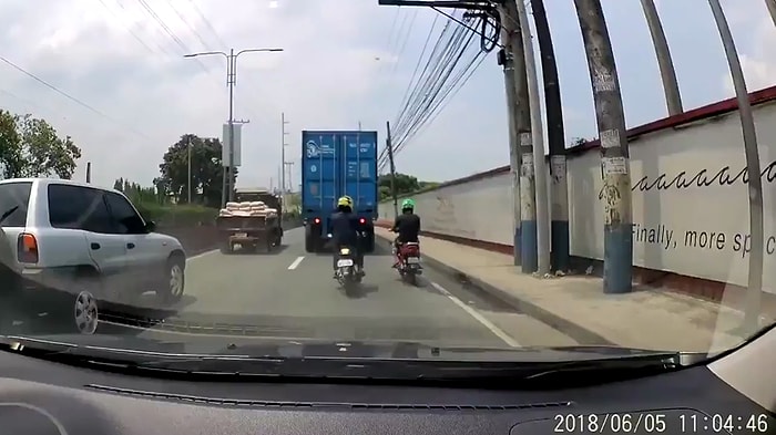 Yaşayacağı Ömrü Varmış: Kafasının Üzerinden TIR Geçen Adamı Koruyan Kask