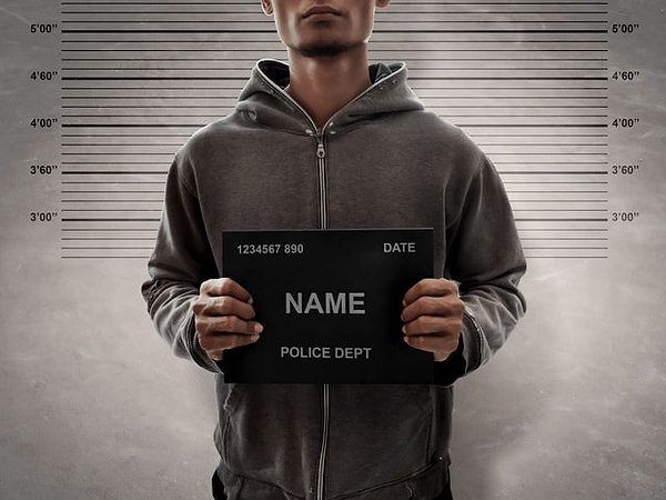 4. Как вы думаете, в чем главная причина преступности в нашем обществе?