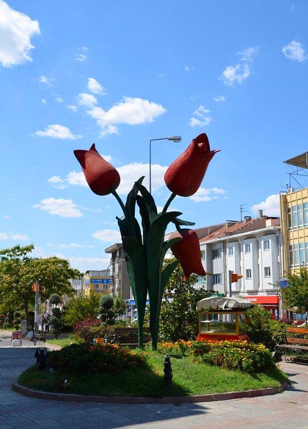 17. Edirne'deki lale heykeli