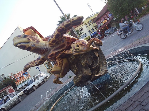 18. Dalyan'daki caretta caretta heykeli