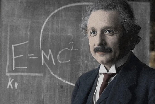 1. Кто опубликовал теорию относительности?