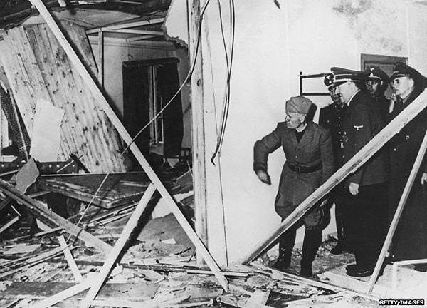 O odadan çıktıktan birkaç dakika sonra şiddetli bir patlama gerçekleşti. Fakat Stauffenberg çantanın yer değişiminden habersizdi.