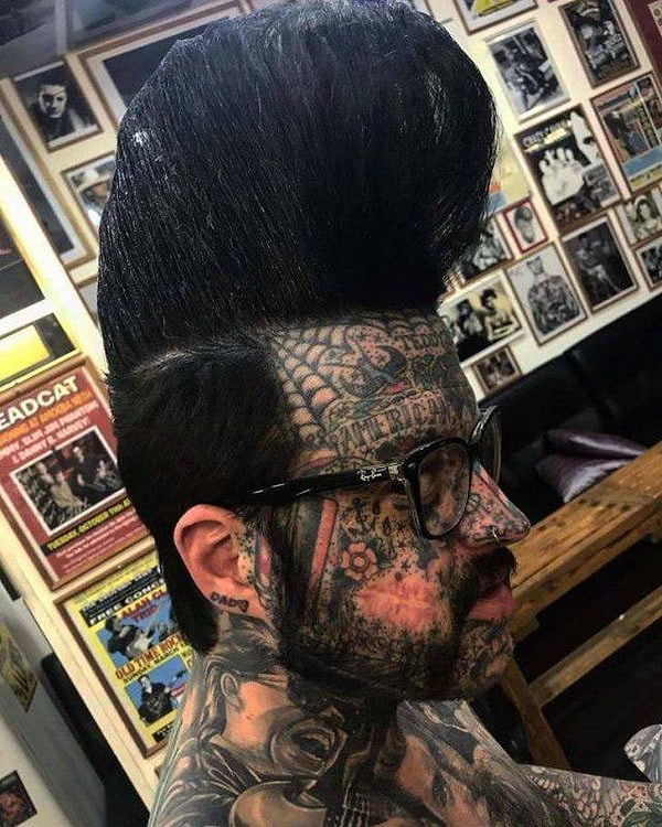 20. Когда переусердствовал в своем желании быть похожим на Элвиса и теперь больше смахиваешь на Джимми Нейтрона