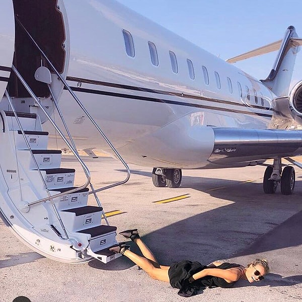 Что ж, чем бы звезды ни тешились...