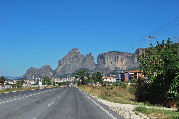 3. Выберите ограничение скорости для мотоциклов и автомобилей вне населённых пунктов в Греции: