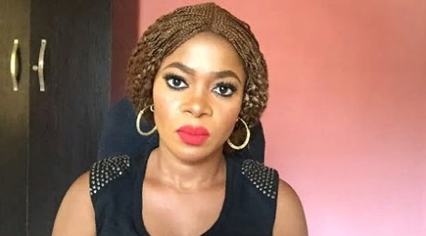 4. Все началось с блогера на YouTube под ником NaturalBeauty556. Она выложила видео, назвав его «Подтягиваем грудь за 6 дней с помощью зубной пасты. Никаких шуток, 100% результат с демонстрацией».