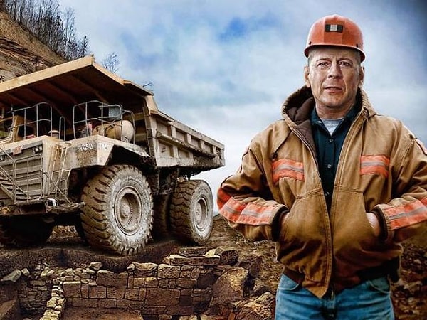 2. Крепкий орешек стал строителем