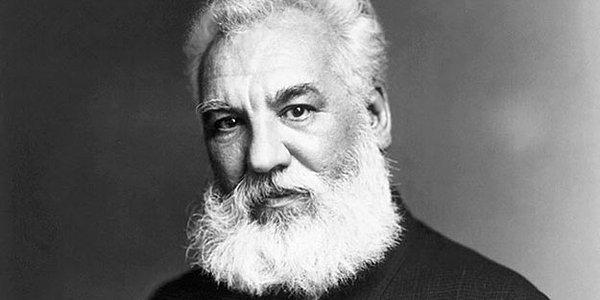 1876: Alexander Graham Bell, telefon olarak adlandırdığı buluşunun patentini aldı.