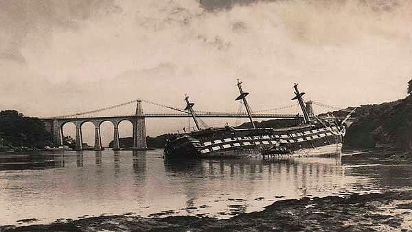 9. 5 Aralık 1664’te Menai Boğazı’nda bir gemi batar. Gemideki 81 yolcu hayatını kaybeder ve yalnızca Hugh Williams adlı bir kişi sağ kurtulmayı başarır.