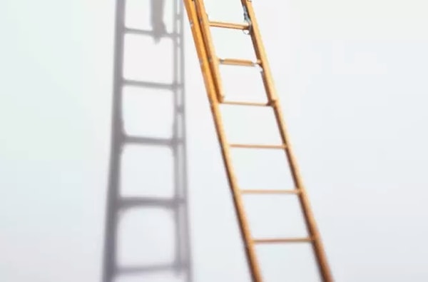 9. Мальчик упал со 100-метровой лестницы, но не покалечился. Почему?