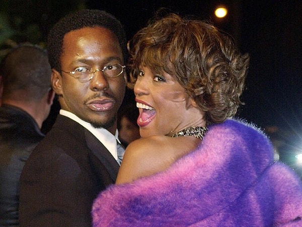 10. Именно после начала отношений с Бобби Брауном Уитни Хьюстон перестала быть "хорошей девочкой"