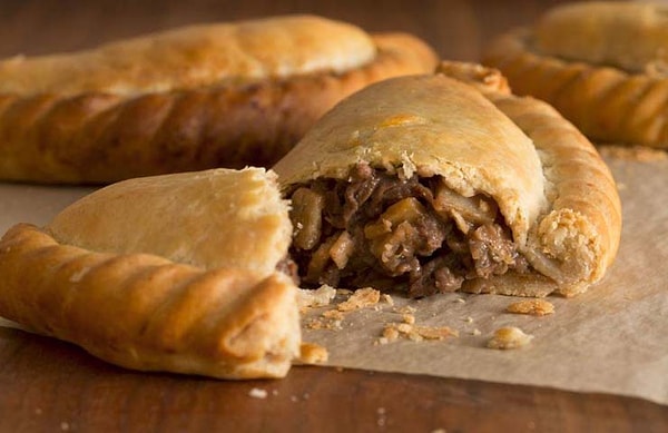 4. Фаршем из какого мяса обычно начиняют английский пирог корниш пасти?