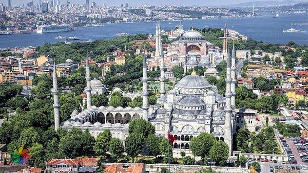 Yüzlerce yıldır birçok medeniyeti görmüş, en büyük imparatorluklara başkentlik yapmış İstanbul, yüzlerce eseriyle kitaplardaki tarihi, bugünlere taşıyor.