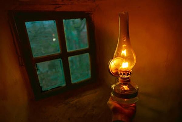 14. 1853 yılında Jan Zech ve Ignacy Lukasiewicz Lviv'de gaz lambasını icat ettiler.