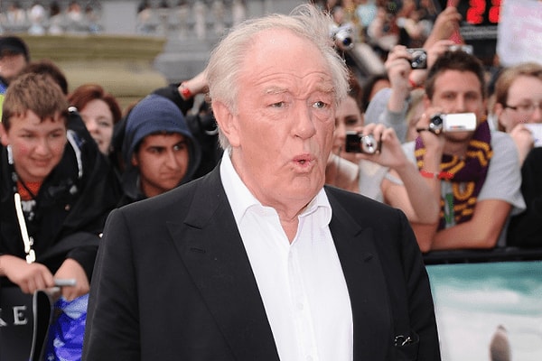 5. Узнали? Да-да, Дамблдор уже не тот :) А кто его сыграл?