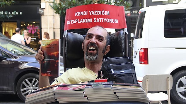 2004 yılında kitap yazmaya başlayan Yalçın, çeşitli fuar ve kermesler ile İstanbul'un birçok noktasında kitaplarını kendisi satıyor.