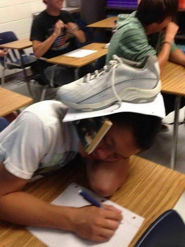 2. Я все понимаю, но кроссовок-то зачем?