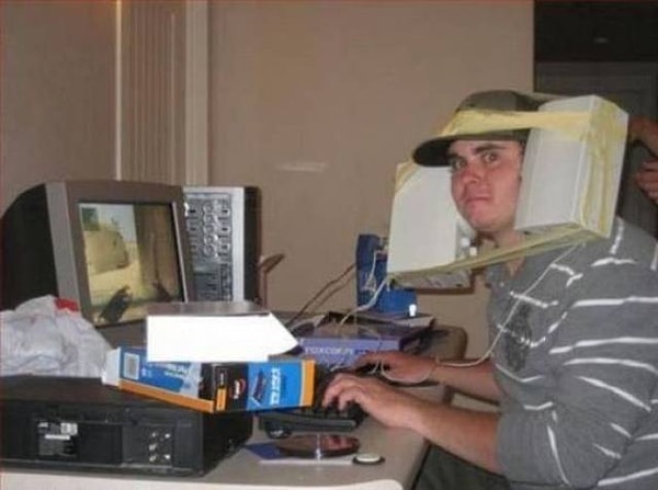 30. Ну что вы смотрите, у бедных студентов редко бывают деньги на наушники