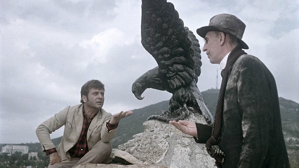 2. «Он любил и страдал. Он любил деньги и страдал от их недостатка»