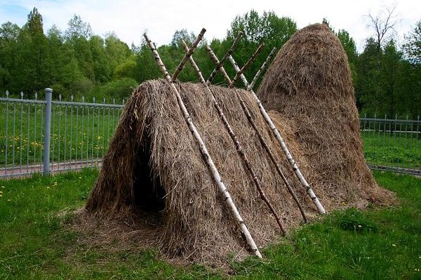 2. Где расположен музей "Шалаш Ленина"?