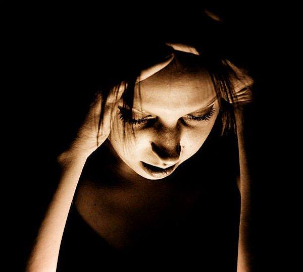 17. Baş ağrısı seksten kaçmak için bir bahane olarak kullanılsa da, seks yapmak; tıpkı gerginliği azalttığı gibi baş ağrısını da azaltabilir.