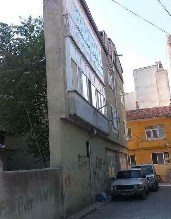 9. Это просто декорации к какому-то фильму?