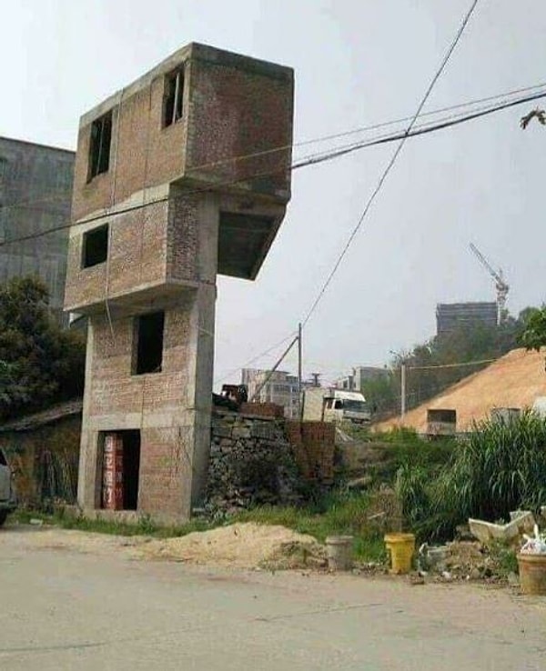 12. Кажется застройщики покинули стройку раньше времени...