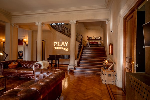 15-комнатный и 3-этажный офис, где будущее живет в прошлом.