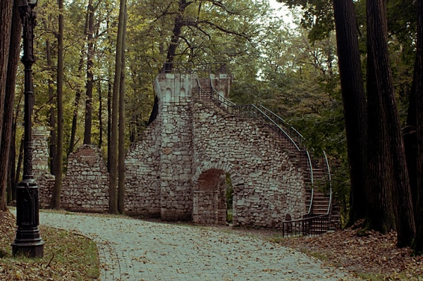 7. А когда была построена эта башня?