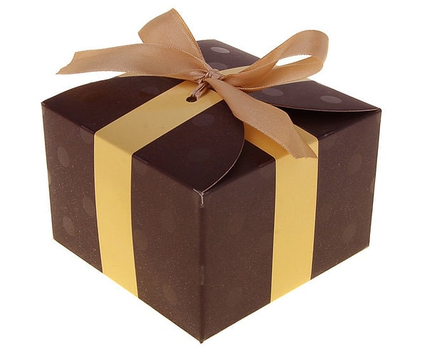 2. Какого цвета коробка внутри?