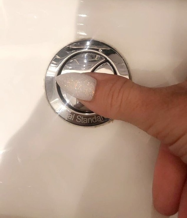 21. Bu durumun zorluğunu uzun tırnaklı kızlar çok iyi anlar.