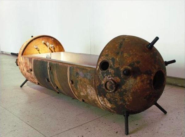 12. Лавка, которая больше похожа на гроб 🤣