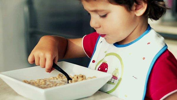 Bu düşük değer dikkate alınarak yapılan değerlendirmeye göre de çocukların yediği kahvaltılık gevrek ürünlerinin üçte ikisi problemli çıkıyor.
