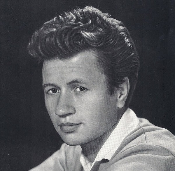 3. А припоминаете имя этого актера?