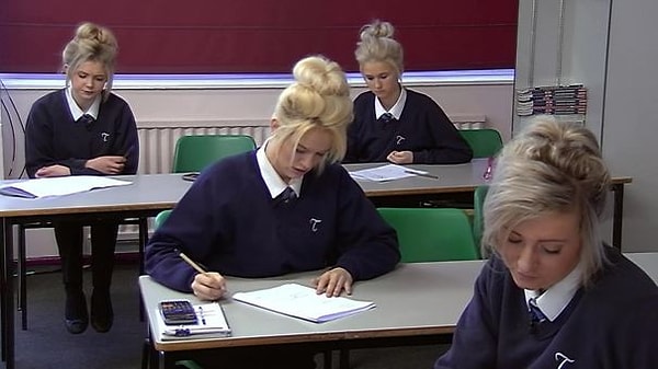 12. Девушки и их "неповторимые" прически.